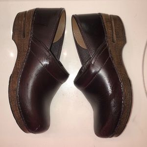 Dansko size 39 brown clogs